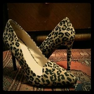 Lauren Conrad Leopard print pumps